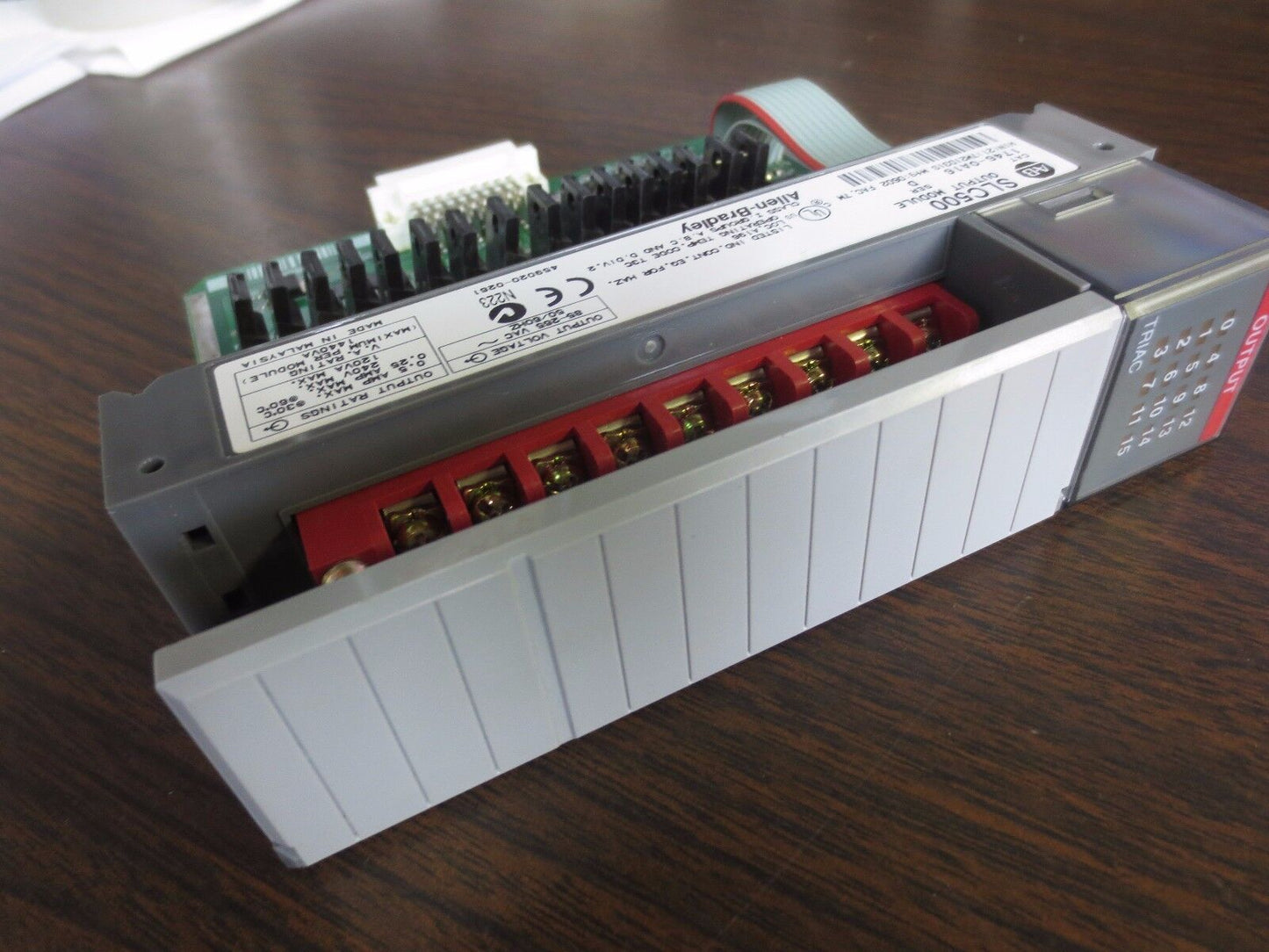 ALLEN-BRADLEY 1746-OA16 Ser. D - OUTPUT MODULE for SLC500