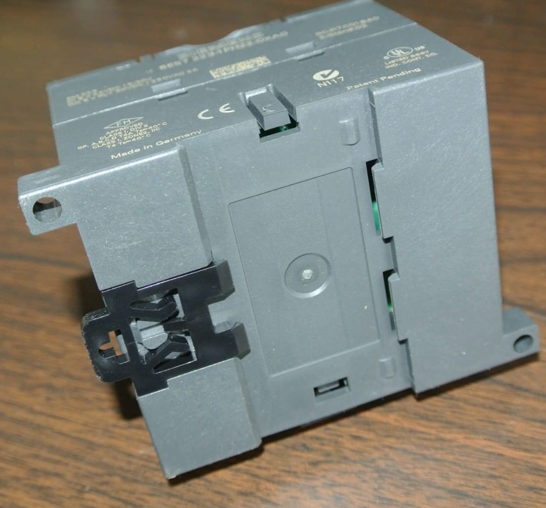 SIEMENS 6ES7 223-1PH22-0XA0 DIGITAL INPUT MODULE 8x24VDC, 15-30V NEW SURPLUS