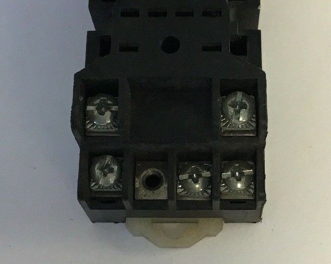 ALLEN BRADLEY 700-HN128 RELAY BASE 14 PIN SOCKET 300 VAC (MAY BE MISSING SCREWS)