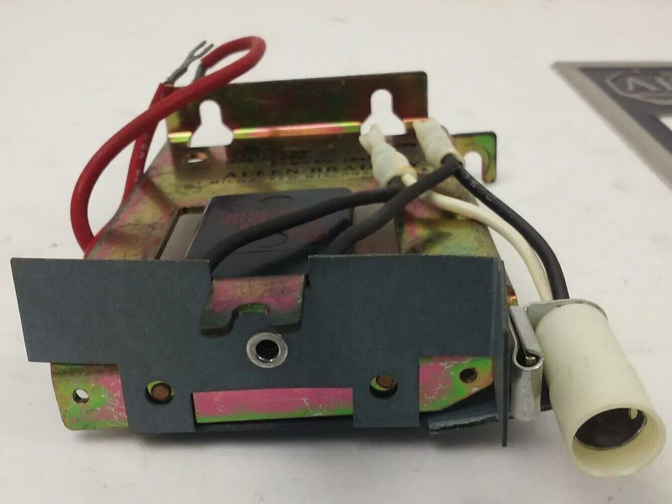 ALLEN BRADLEY 599-PL02D SER. A, PILOT LIGHT W/ RED LENS, SIZES 0-1-2, 120V- 60HZ