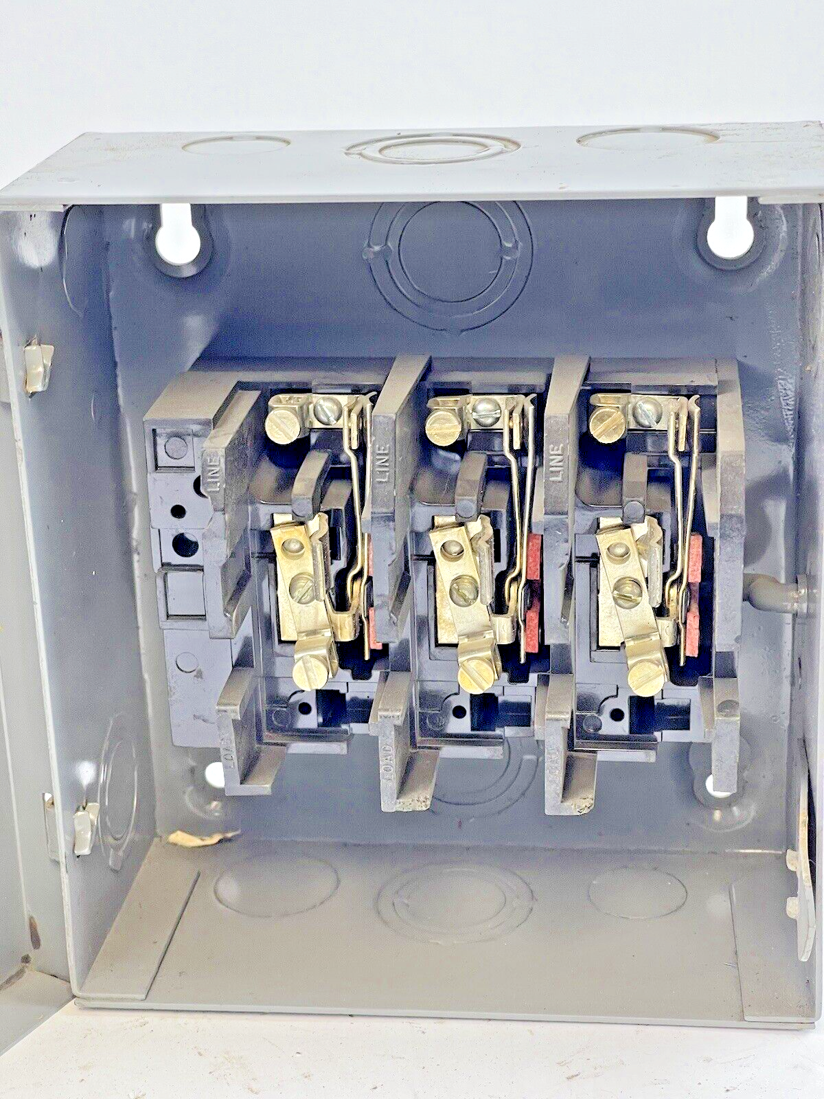 FEDERAL PACIFIC - 7332 - ENCLOSED SWITCH - 30 AMP, 3 POLE, 240 VAC, NEMA TYPE 1