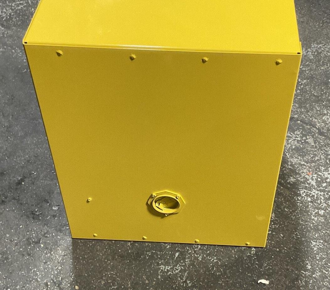 EAGLE MFG. 1904 SAFTEY STORAGE CABINET 4 GALLON