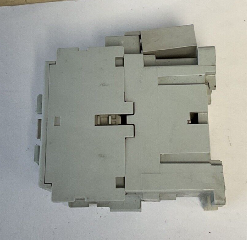 ALLEN BRADLEY 100-C12*10 CONTACTOR SER.A 600VAC 20A