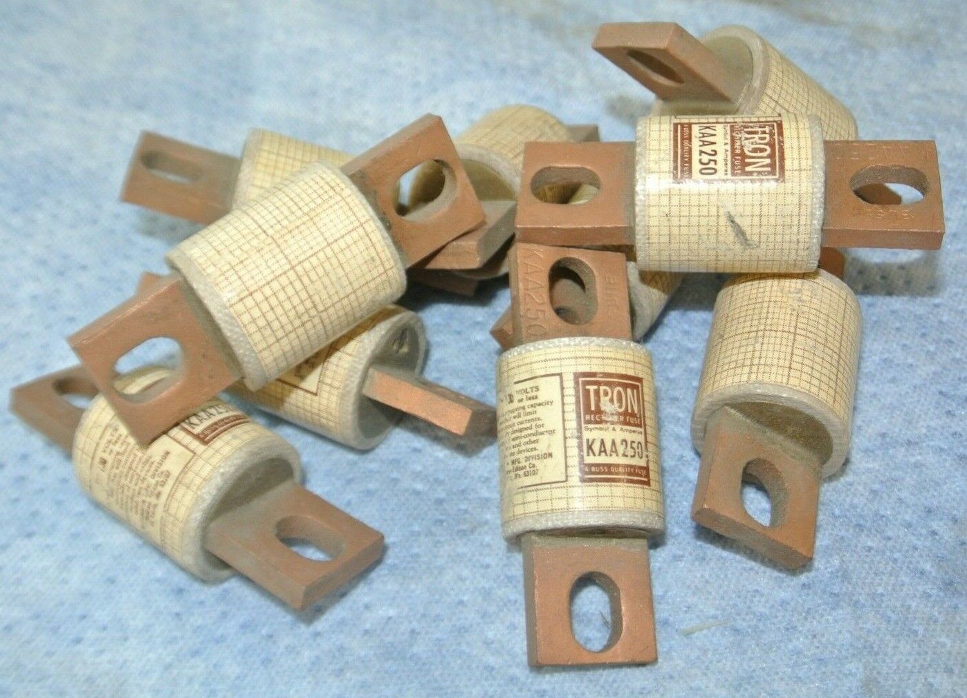 LOT of 10 / BUSSMANN / TRON KAA250 RECTIFIER FUSE / 250A / 130V / NEW SURPLUS