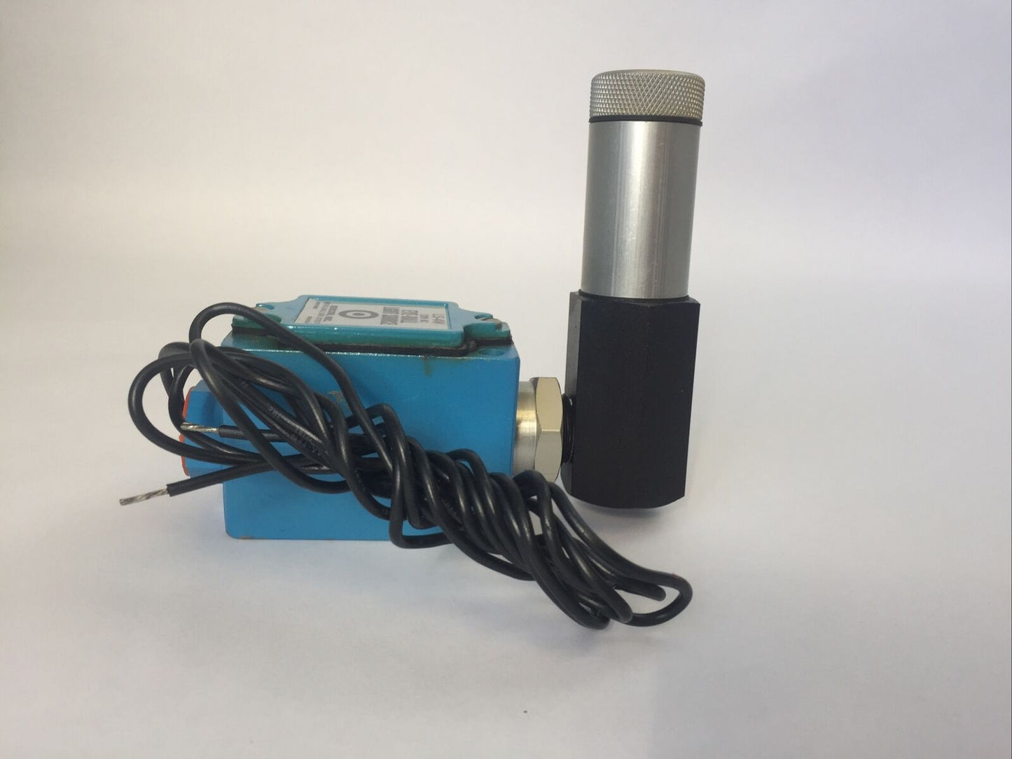 XERCON LS-4W 120VAC EYE-BALL LIGHT SOURCE