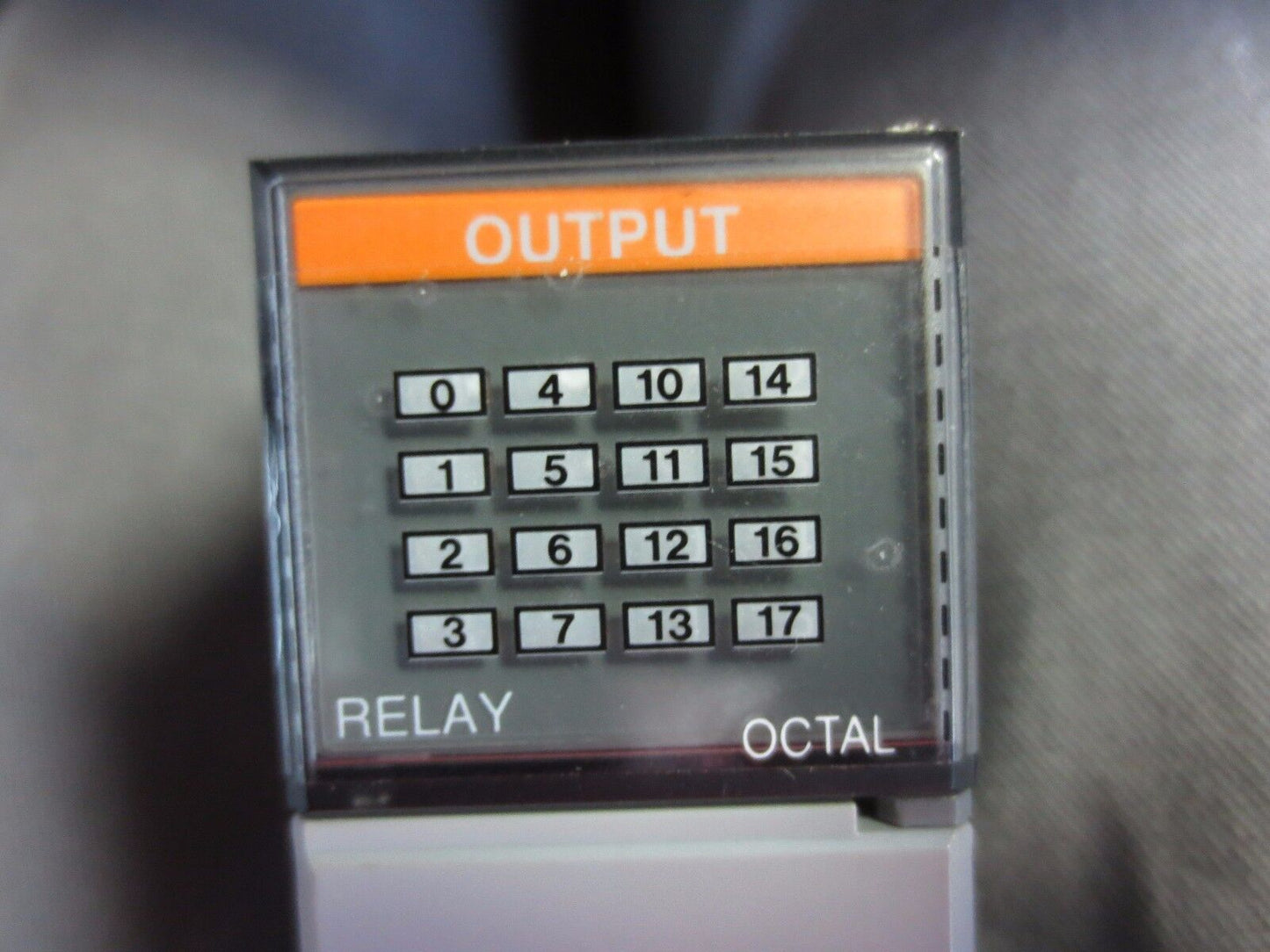 ALLEN-BRADLEY 1746-OW16, Ser. C - SLC500 OUTPUT MODULE - OCTAL - EXCELLENT