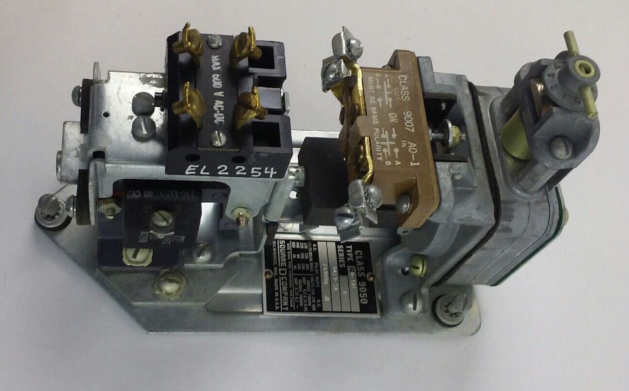 Square D AC Pneumatic Timing Relay 9050 RO-12E 1 POLE 15 AMP 110V (9050RO12E)