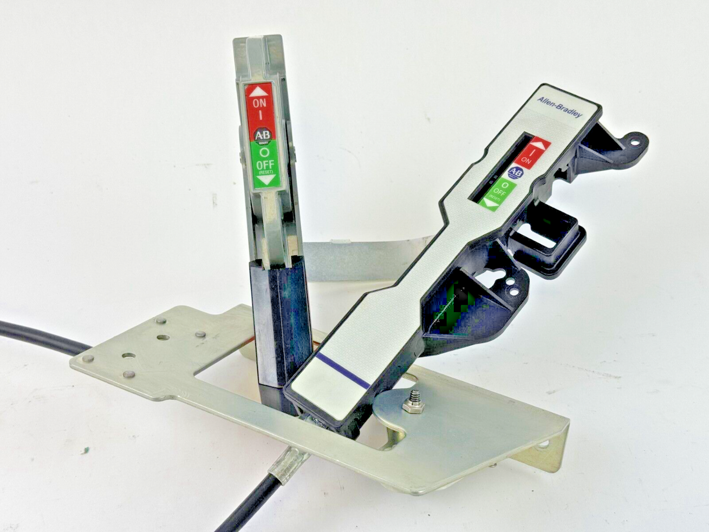 ALLEN-BRADLEY-140G-H-FMX04 SER. A-Breaker, Flex Cable Operator, Metal Handle 4'L