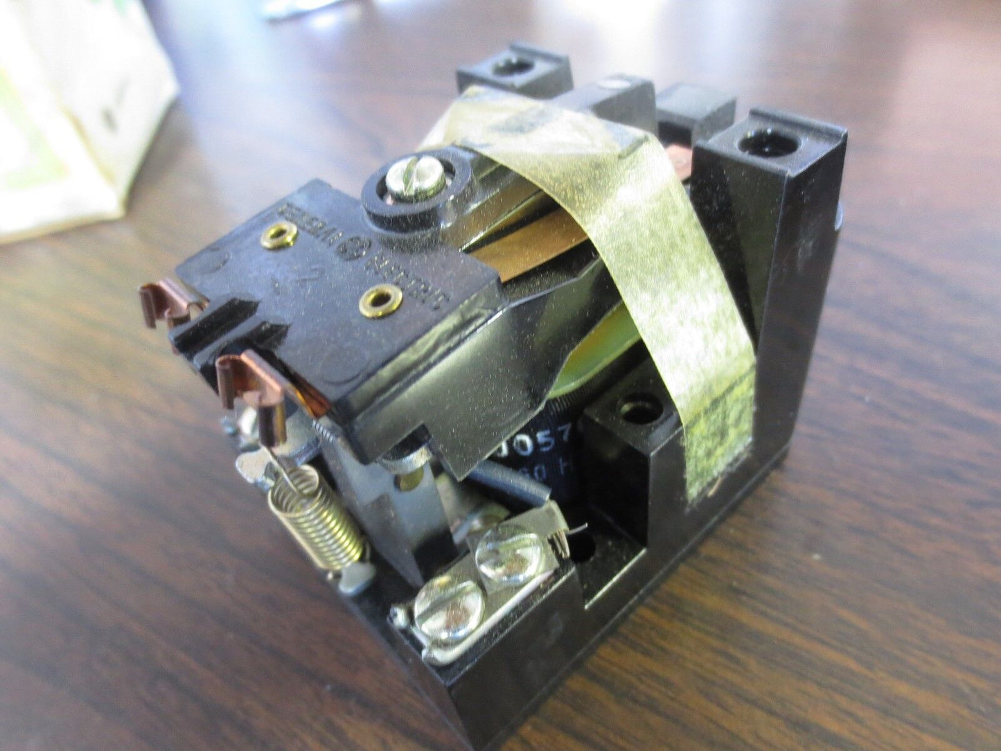 GENERAL ELECTRIC CR2790E100C8 GENERAL PURPOSE RELAY, 10A 24V 60Hz - NEW SURPLUS