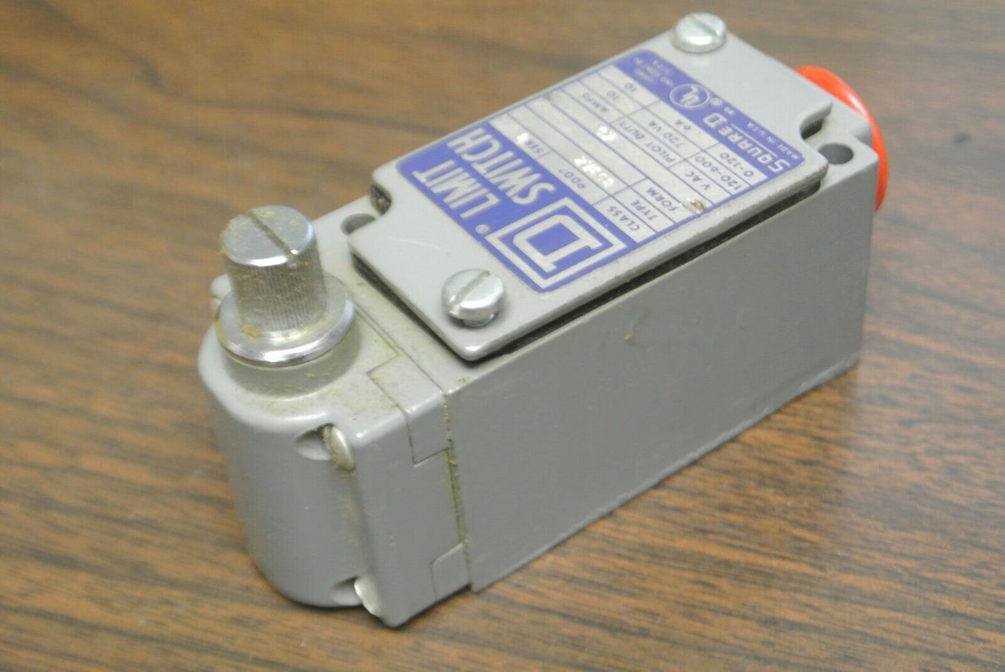 SQUARE D B53A2 HEAVY DUTY LIMIT SWITCH / 0-600V / 10A / NEW SURPLUS