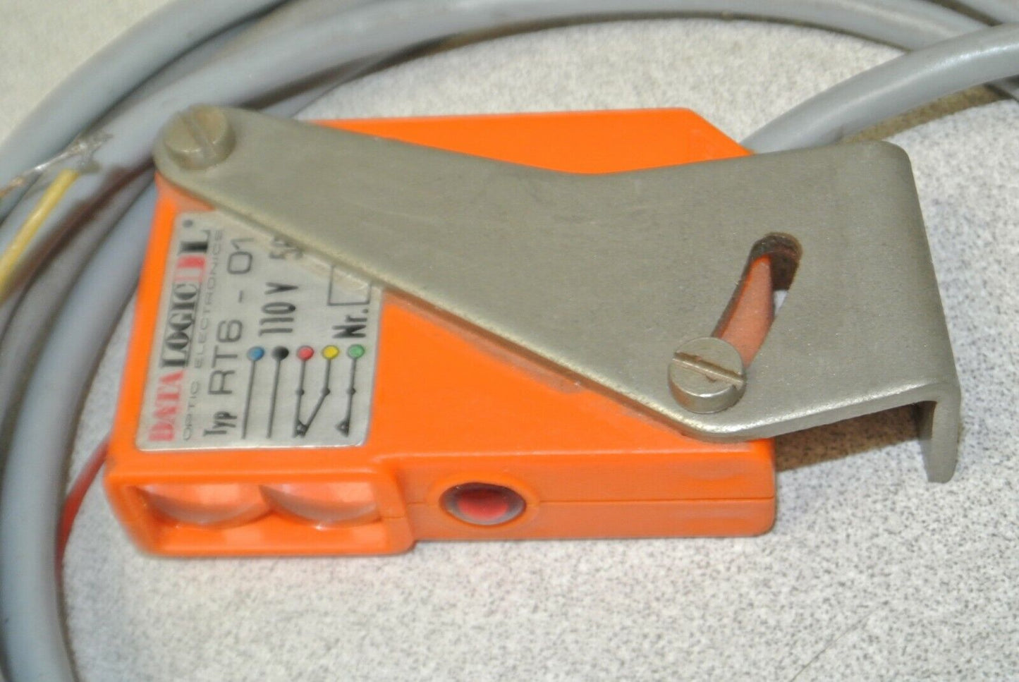 R.B. DENISON DATA-LOGIC RT6-01 PHOTOELECTRIC SENSOR / 110V, 50Hz / NEW SURPLUS