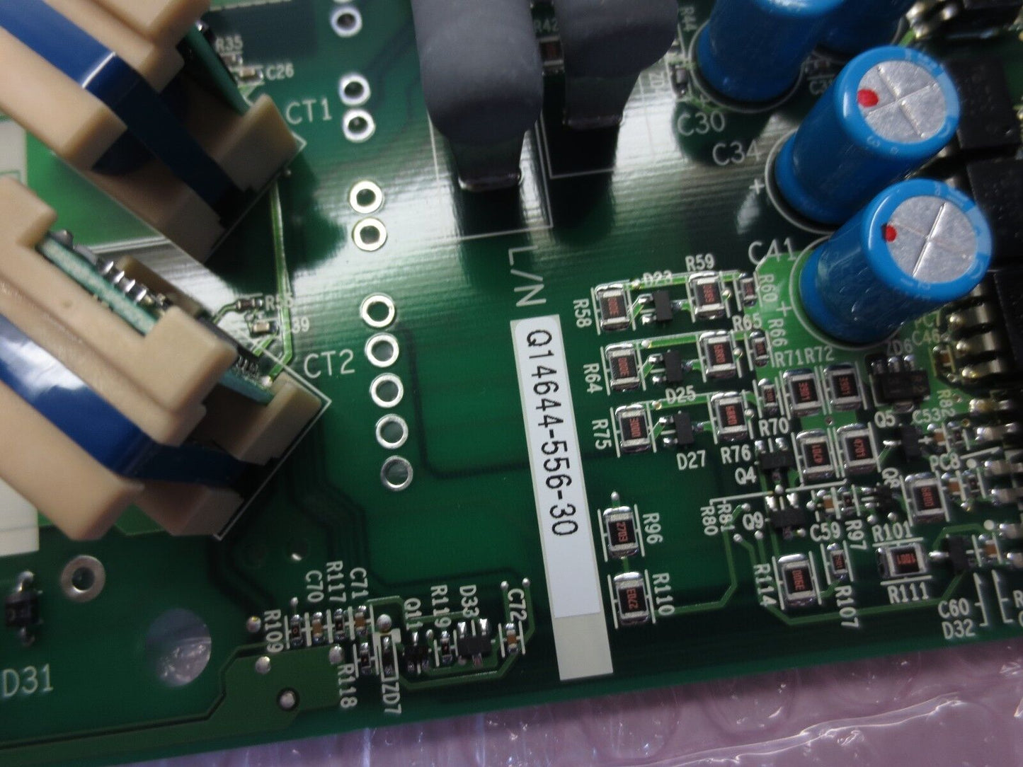 YASKAWA YPHT31517-1B / F7A25P5 FREQ. CONVERTER DRIVER BOARD 220V 3PH 5.5KW