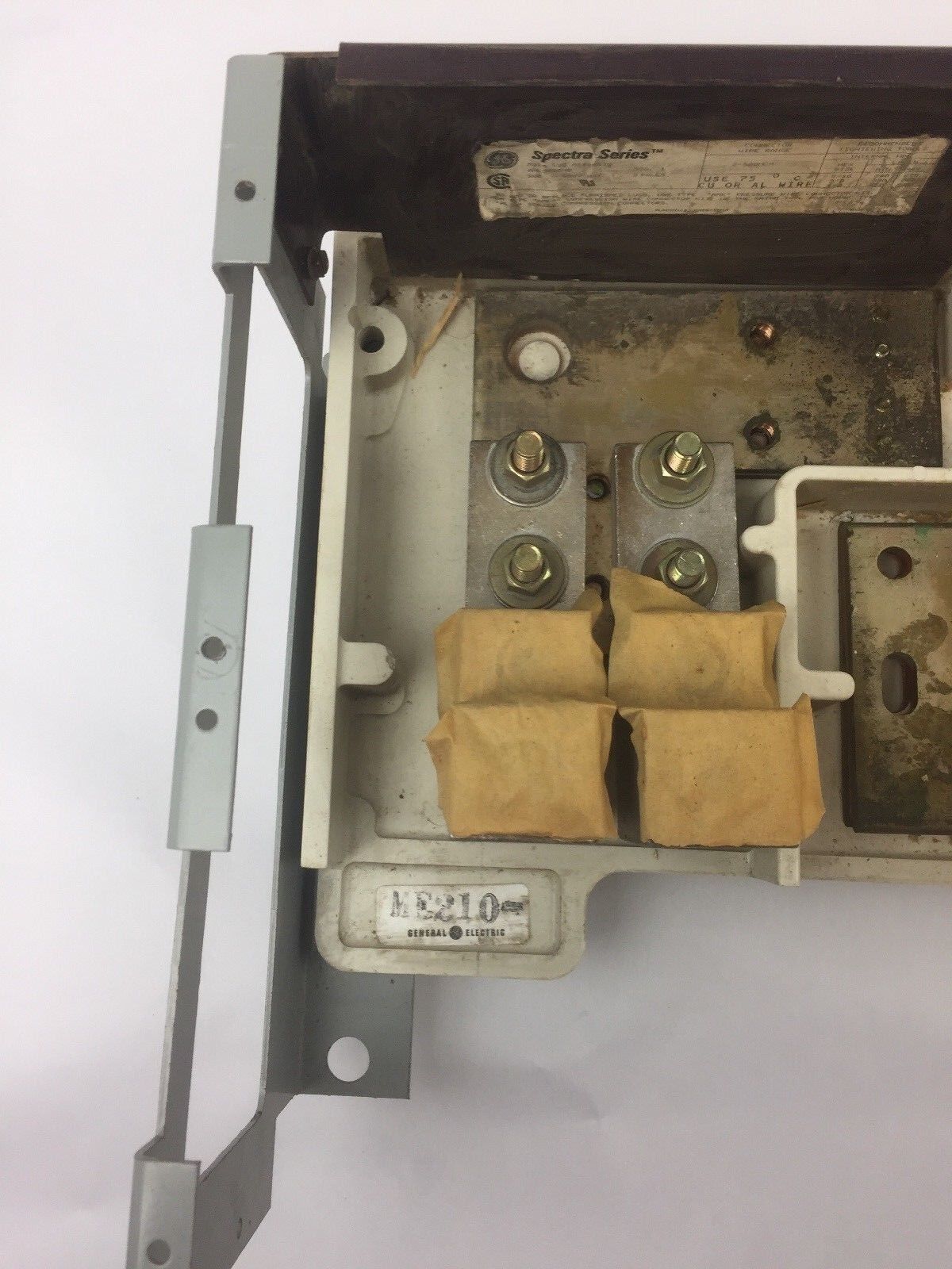 GE SPECTRA SERIES AML3800ND MAIN LUG ASSEMBLY 800 AMP 600V MAX 3 POLES
