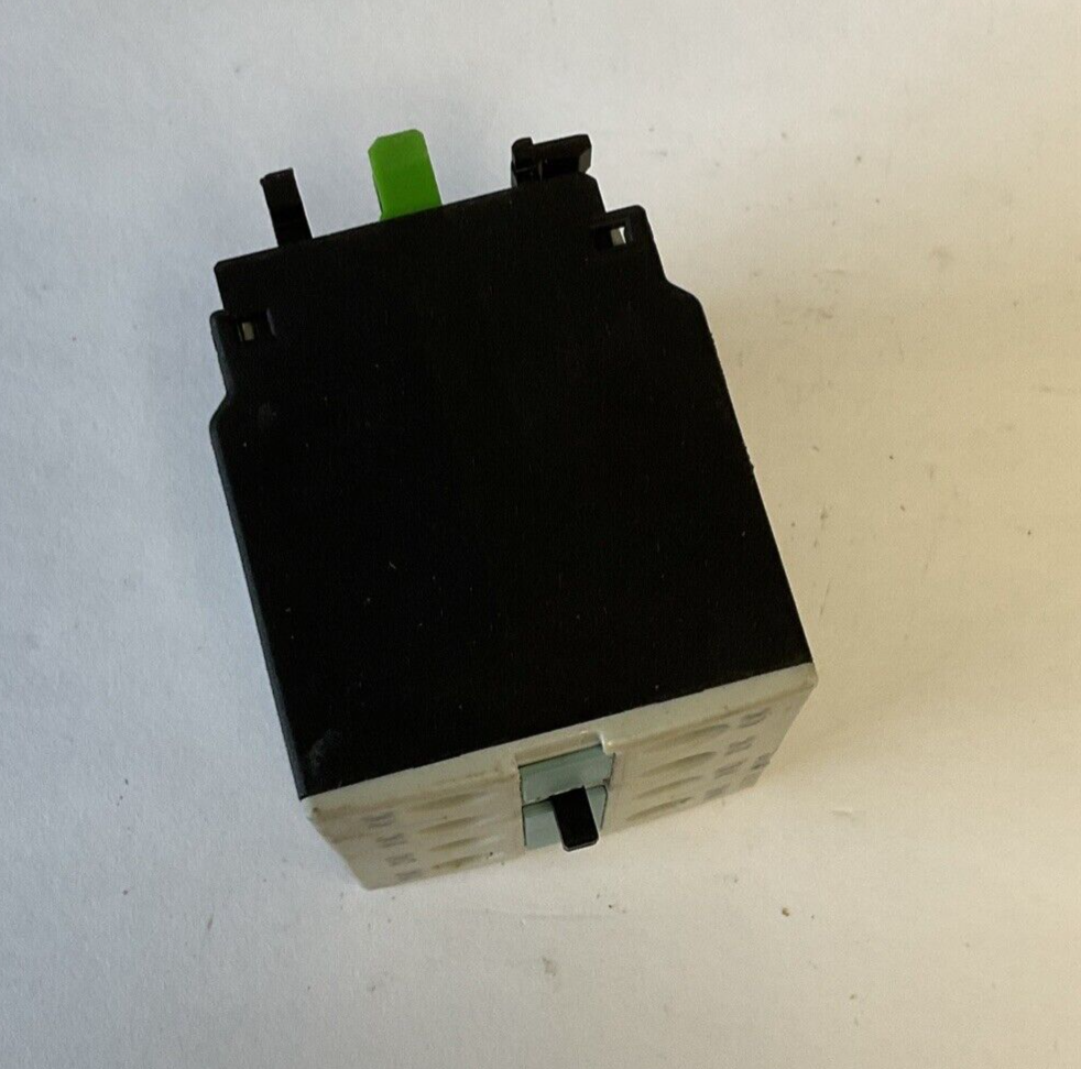 SIEMENS 3RH1921-1FA22 CONTACT BLOCK 10A 240V****LOTOF8****