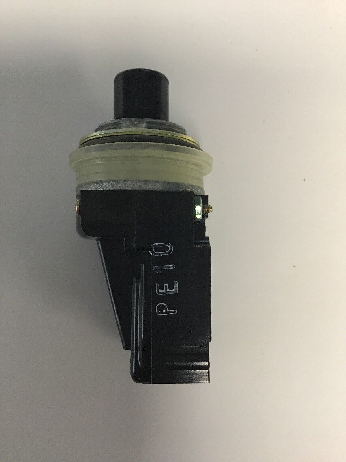 GE CR104A2102 PUSHBUTTON BLACK OILTIGHT 150V