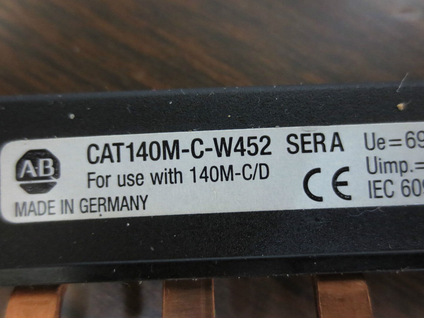 ALLEN BRADLEY 140M-C-W452 CONTACT BLOCK / BUSBAR