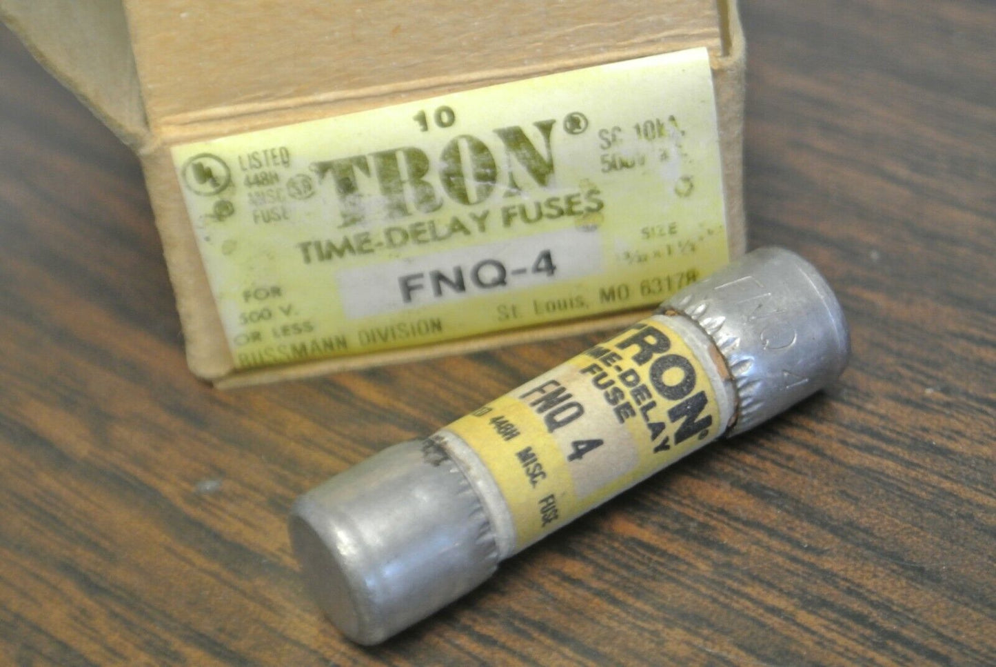 BOX of 10 / BUSS FNQ-4 TIME-DELAY FUSE 4A / 500V / NEW SURPLUS
