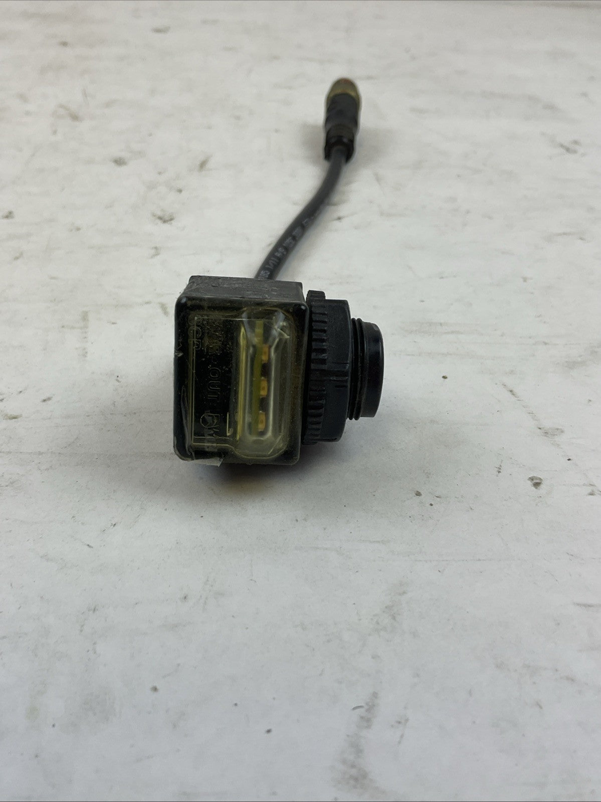 ALLEN BRADLEY 42EF-P2MPB-F4 SER B POLORIZED RETROREFLECTIVE SENSOR