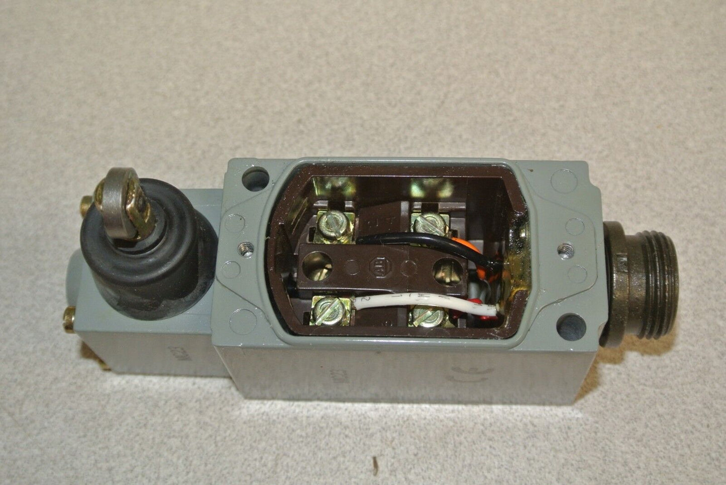 ALLEN-BRADLEY 802T-K1J1 OILTIGHT LIMIT SWITCH Ser. D / NON-PLUG-IN / NEW SURPLUS