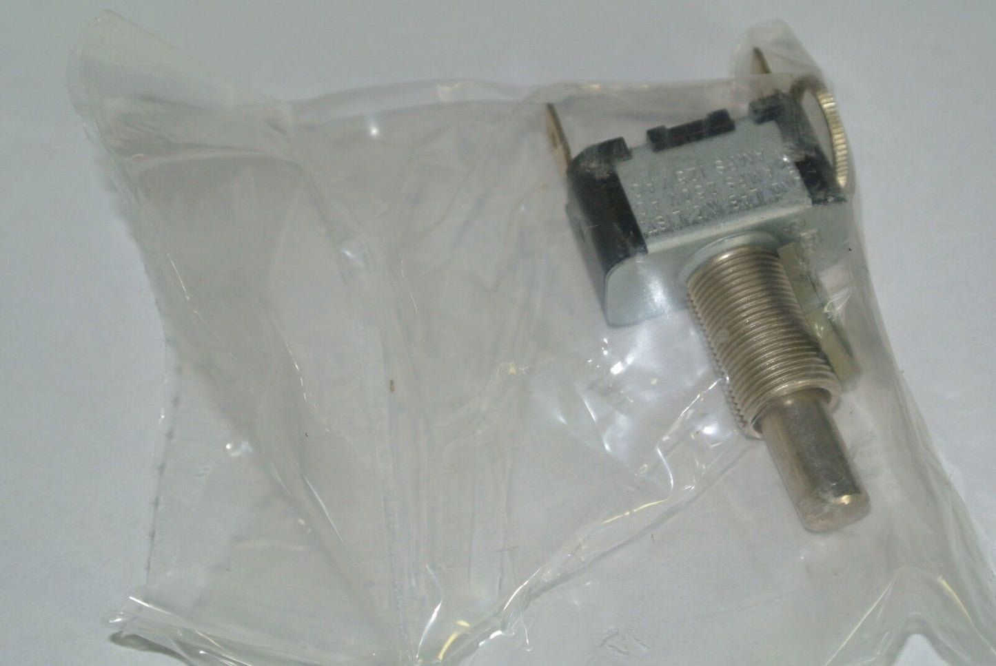 CUTLER-HAMMER 8442K2 - PUSH BUTTON SWITCH SPST 6A 250VAC NEW SURPLUS - LOT of 5