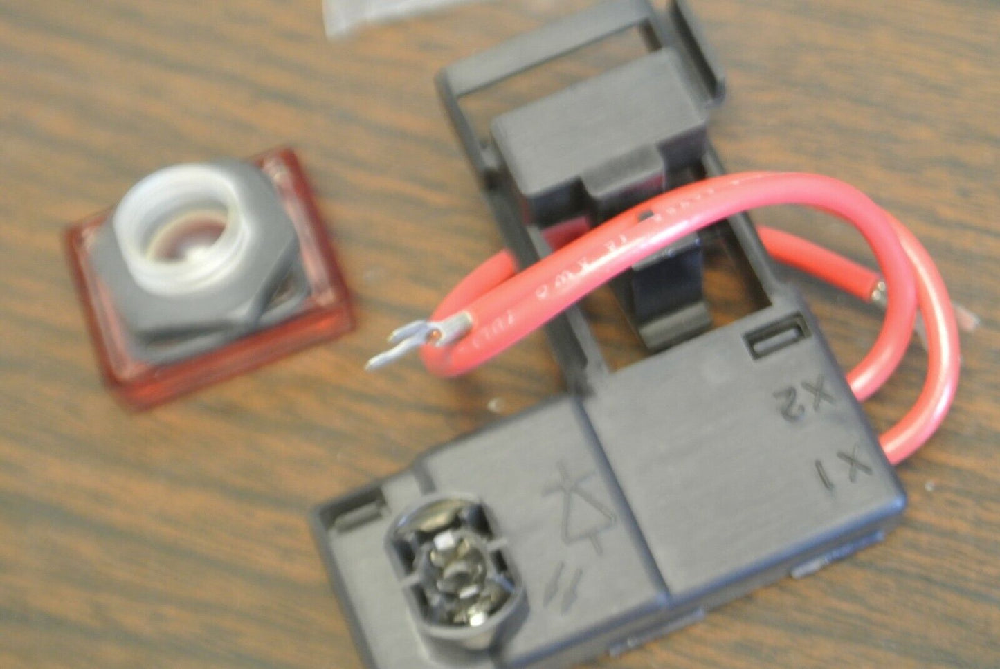 ALLEN-BRADLEY 198-PL12R / PILOT LIGHT KIT / 240VAC / RED / NEW SURPLUS