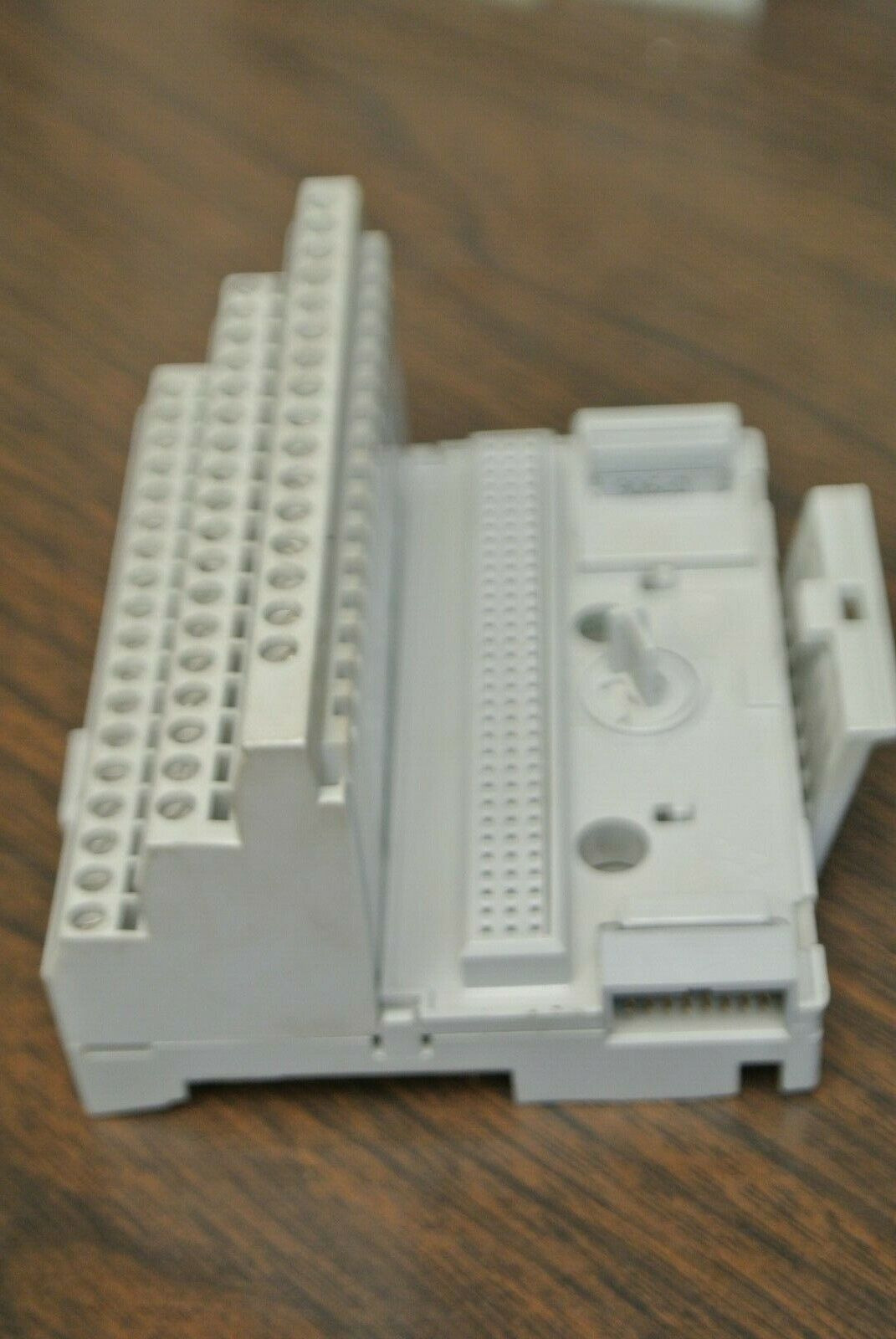 ALLEN-BRADLEY 1794-TB3 TERMINAL BASE / Ser. A, Rev. A02 / 120VAC / 10A
