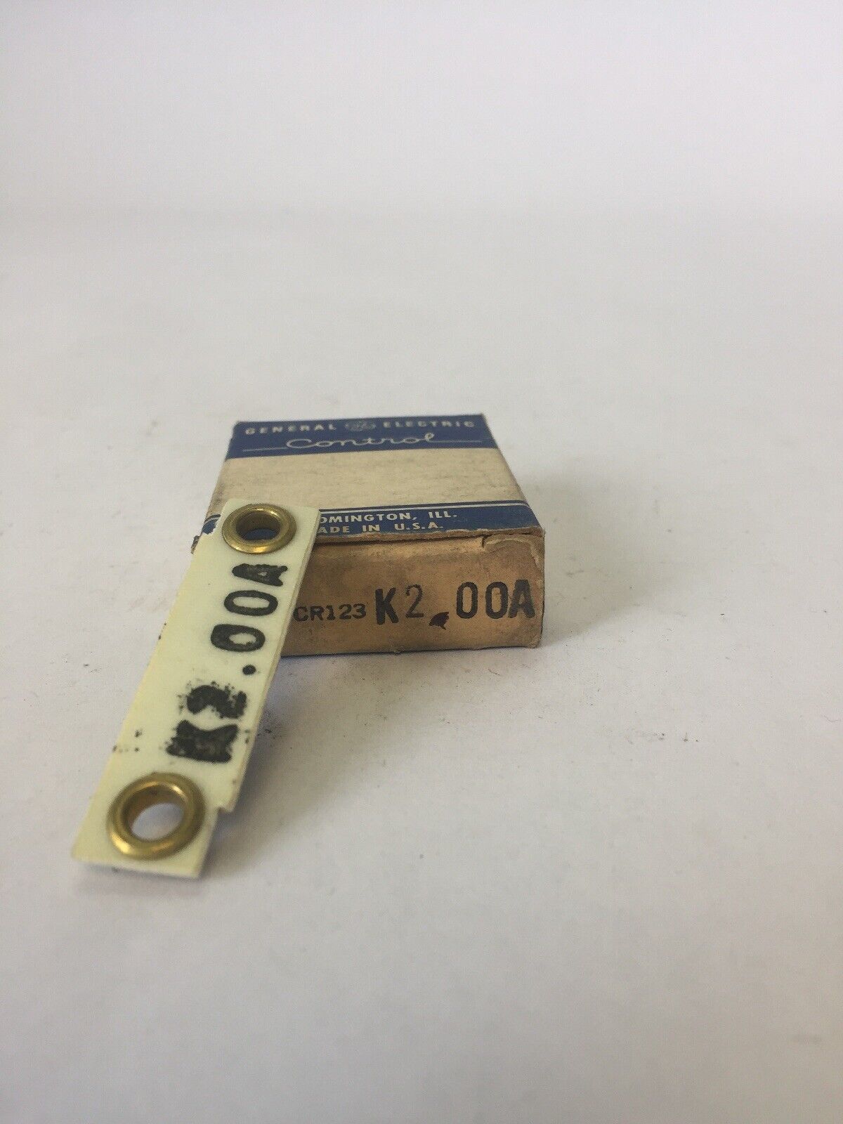 GE CR123K200A HEATER (LOT OF 2)