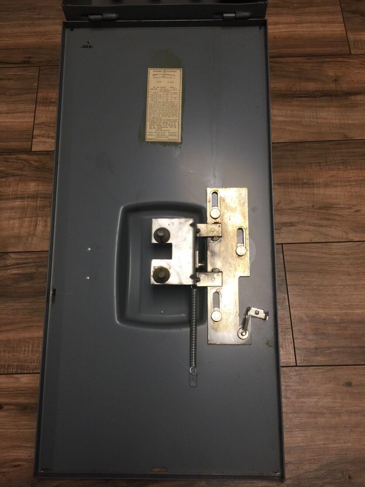 GE TH4324 SAFETY SWITCH 200AMP 4 SN POLE 240VAC 60HP 3PH MODEL 1