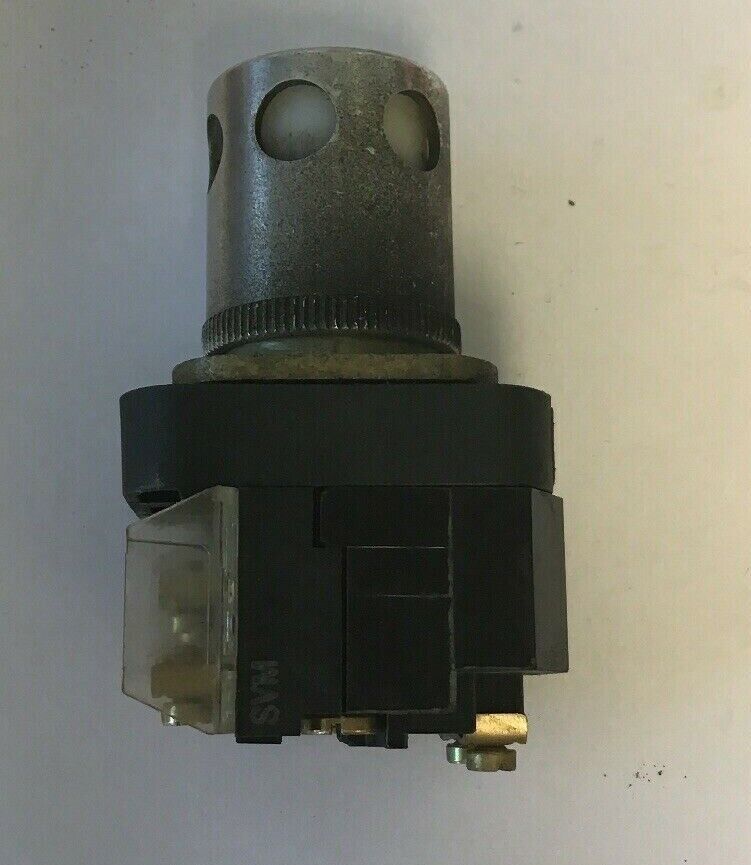 ALLEN BRADLEY 800T-P16 SER.T WHITE PUSH BUTTON 120V 50/60HZ, 755/1866 LAMP