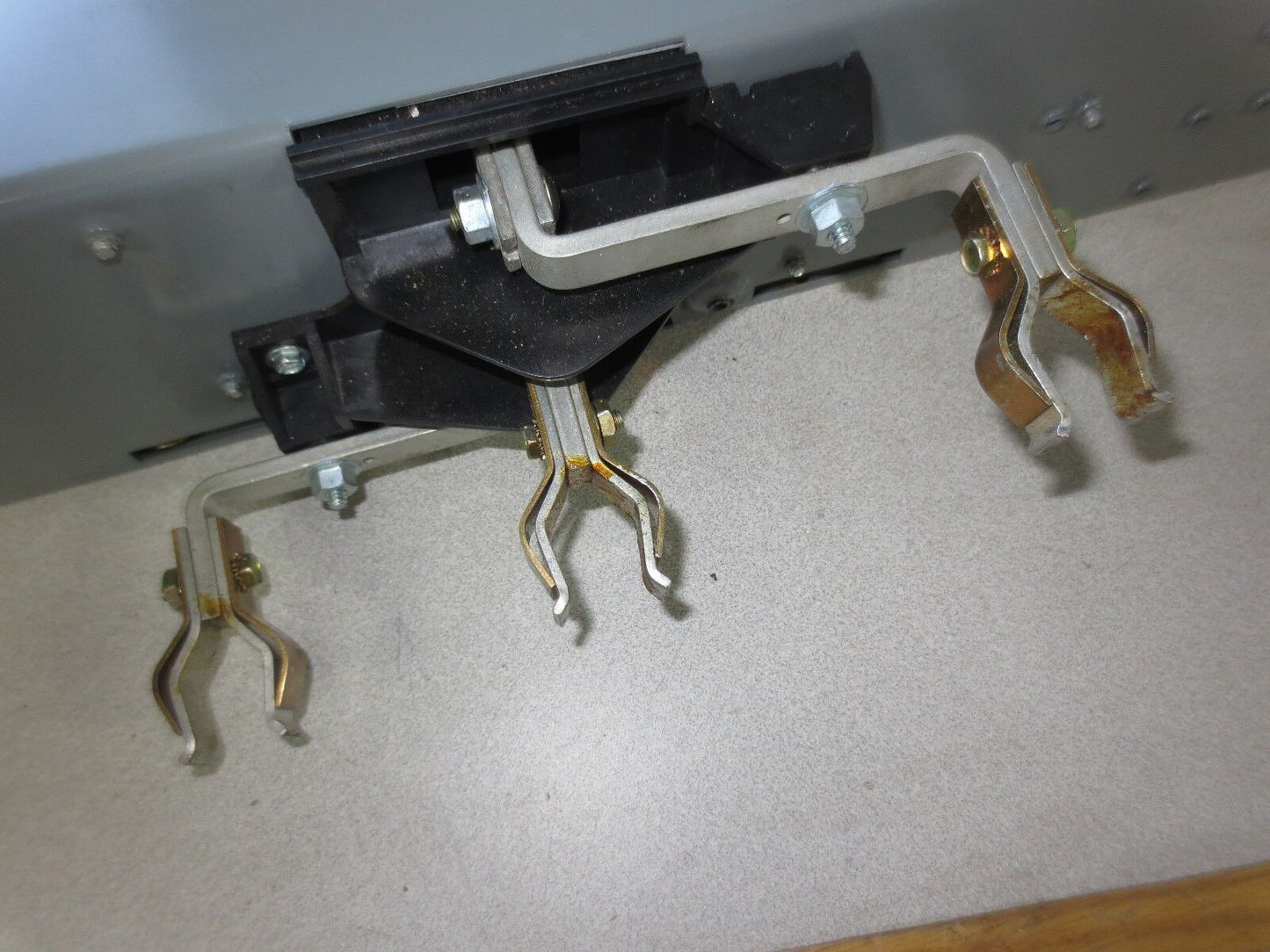 SQUARE D QMB-361-T TWIN FUSIBLE QMB SWITCH - 30A, 600V, 3-POLE - NEW SURPLUS