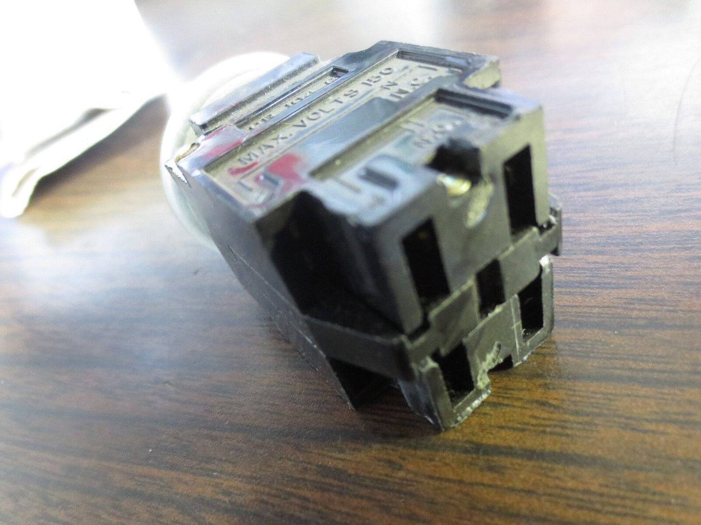 GENERAL ELECTRIC CR104B25205 SELECTOR SWITCH, 2-POSITION GREEN - NEW SURPLUS