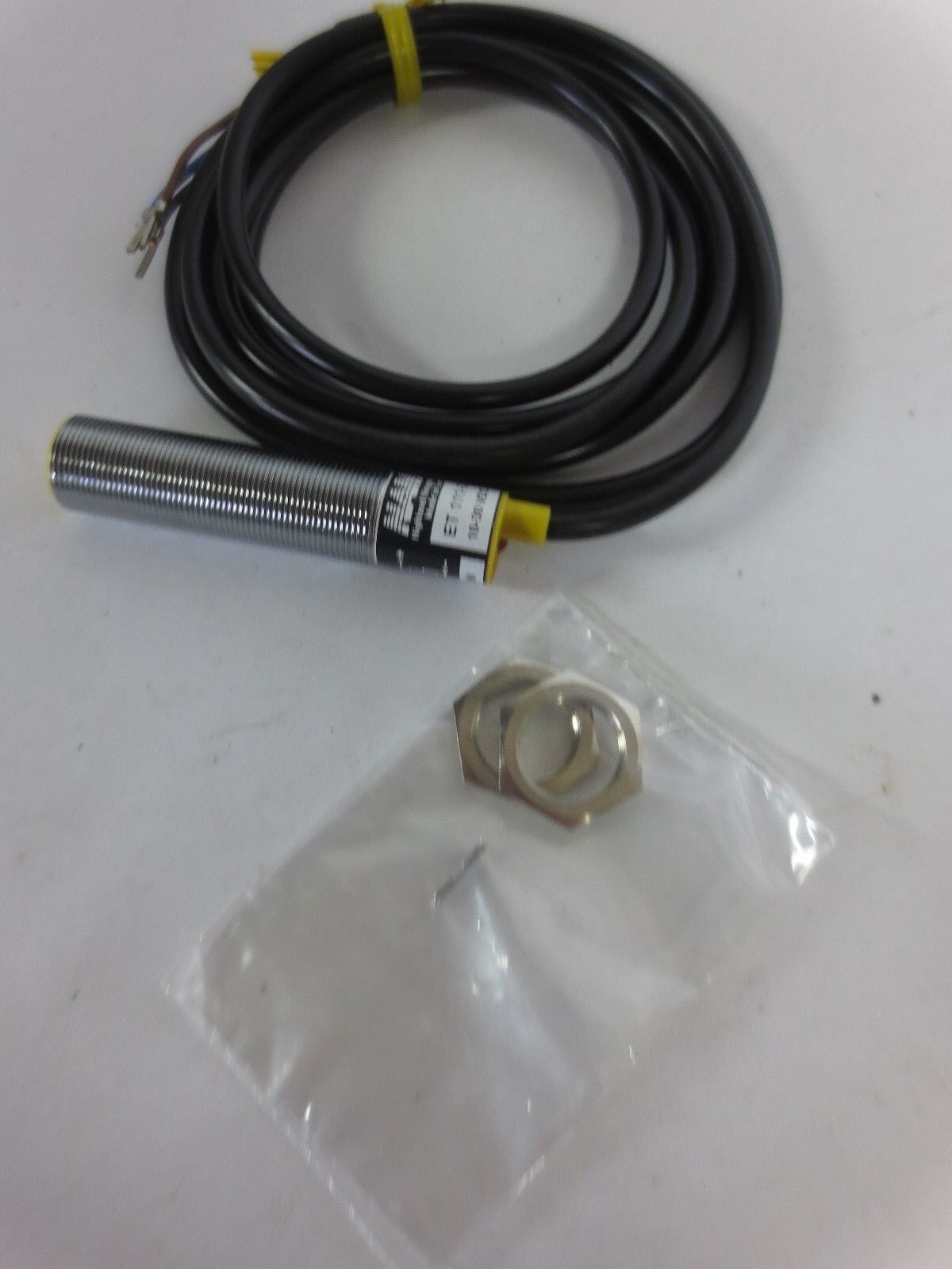 NAMCO CONTROLS ET111-32110 TUBULAR PROXIMITY SENSOR - N.O. - PNP - NEW SURPLUS