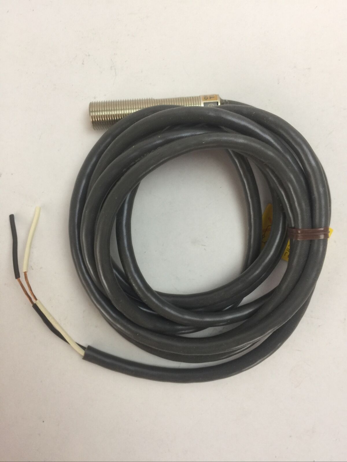OMRON TL-X2Y1 PROXIMITY SWITCH 45-260VAC 200mA