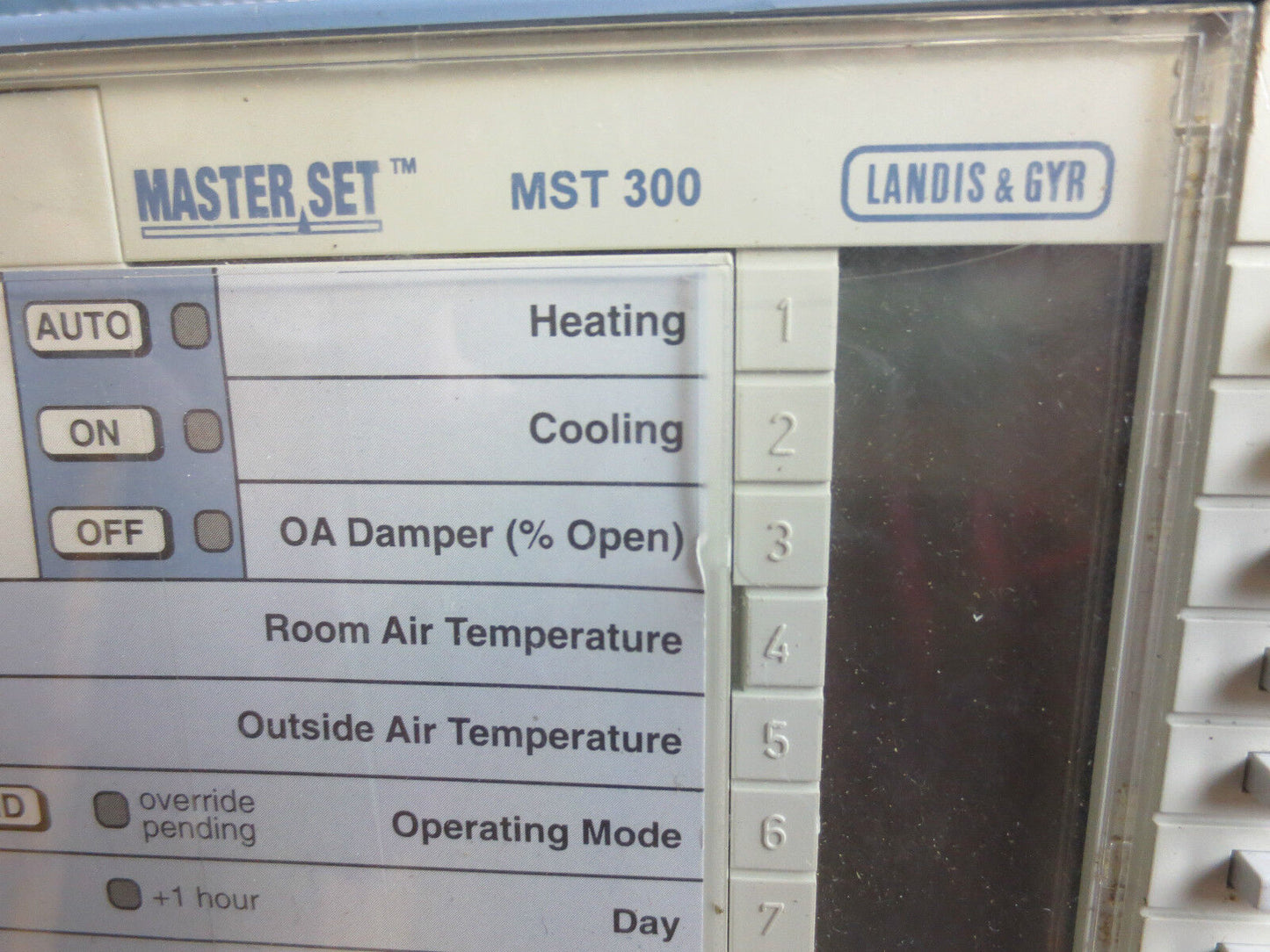 LANDIS & GYR MASTER-SET MST 300 HVAC CONTROLLER / BOARD / SWITCH / ASSEMBLY