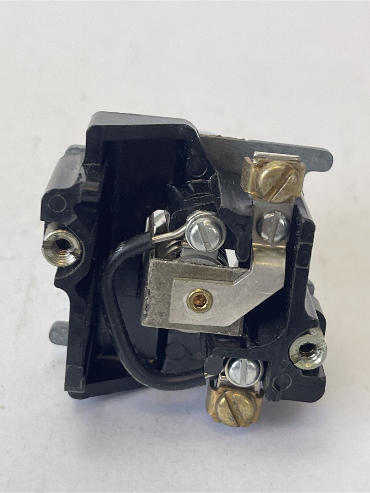 CUTLER HAMMER 10250T206 STD. IND. LIGHT RES.-1 HOLE MTG. 24V