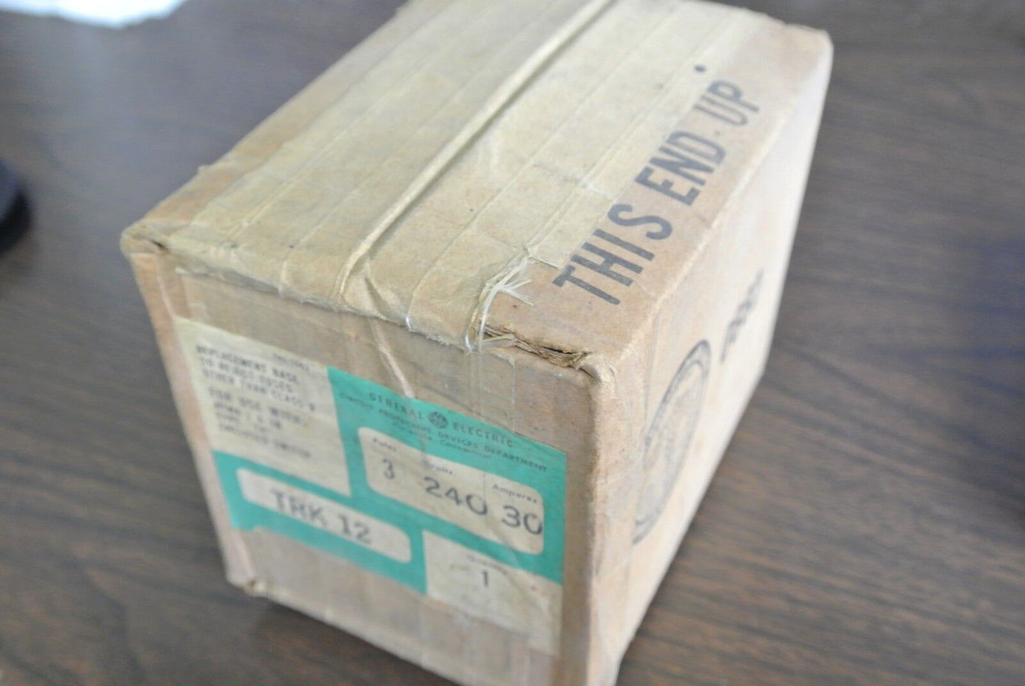 GE TRK12 / TKL1093 - LOAD BASE - 240V, 30A, 3-POLE - NEW SURPLUS