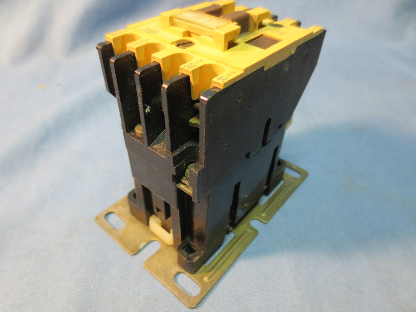 ALLEN-BRADLEY 700-F310A1 Ser. B - RELAY, 120/110 VAC 3 NO 1 NC