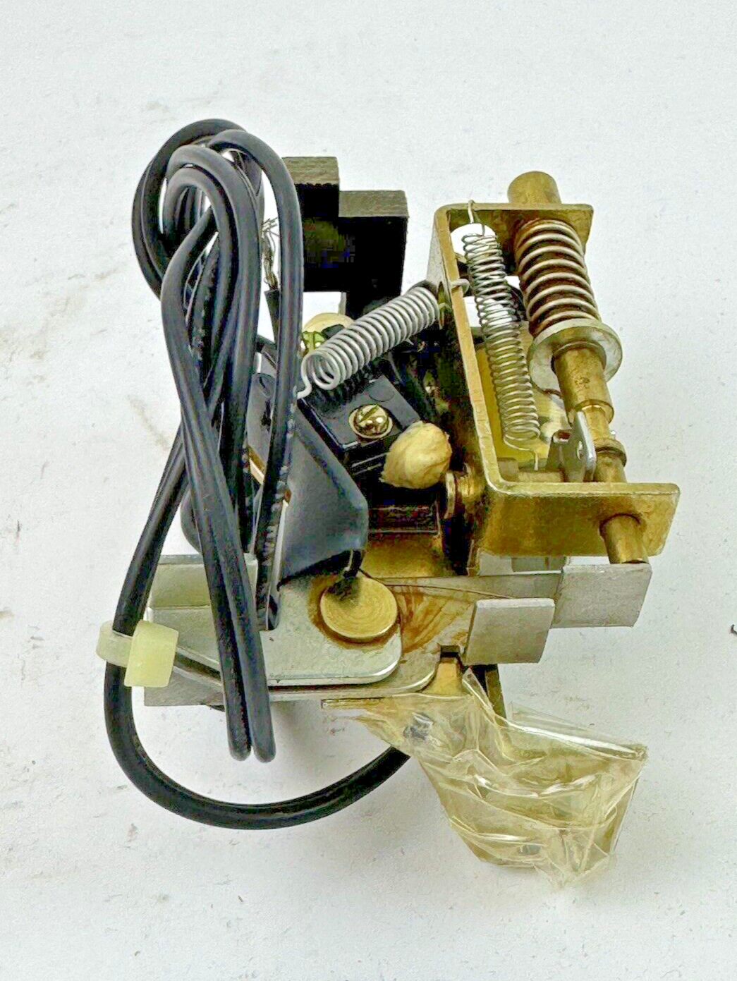 GE - TKMASTABR - SHUNT TRIP - 24 VDC - FOR TKM, TKC, THKM, TKMASTABR,L - NEW