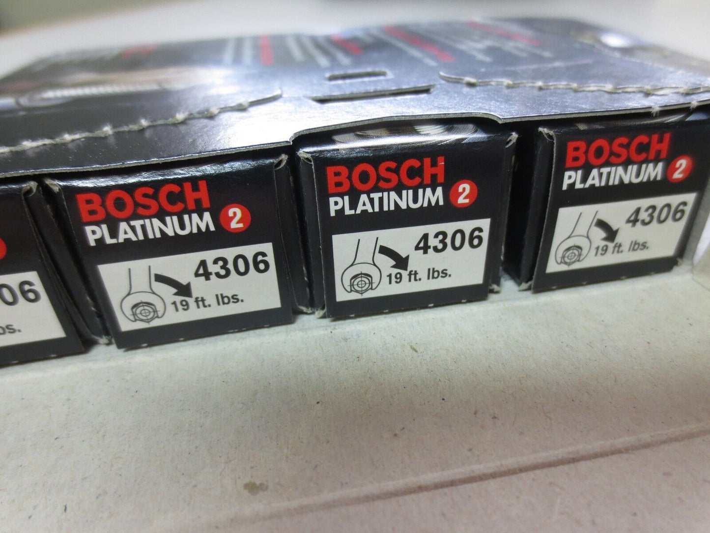 BOSCH 4306 / 0 242 229 684 PLATINUM 2 SPARK PLUGS - NEW SURPLUS, PACK of 4