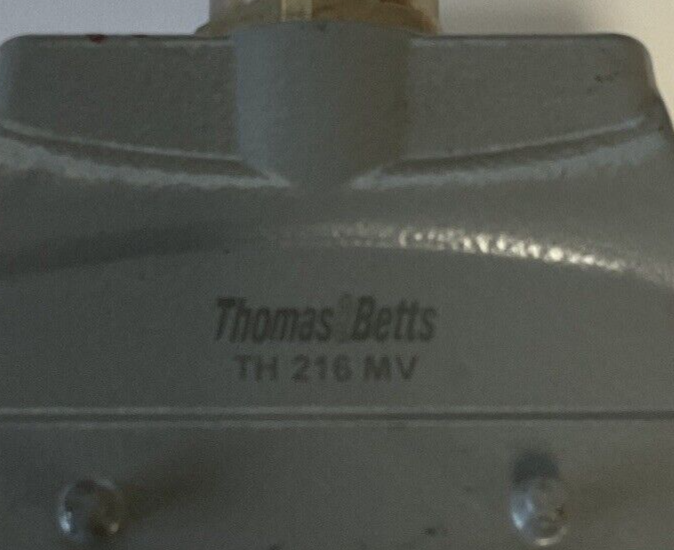 THOMAS&BETTS FS 116B AND MS 216B 16A 600V FEMALE AND MALE PLUG RECEPTACLE