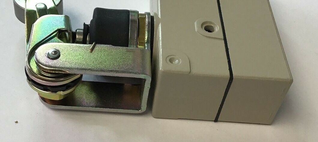 OMRON ZE-N-2S LIMIT SWITCH 15A 125,250,OR 480VAC