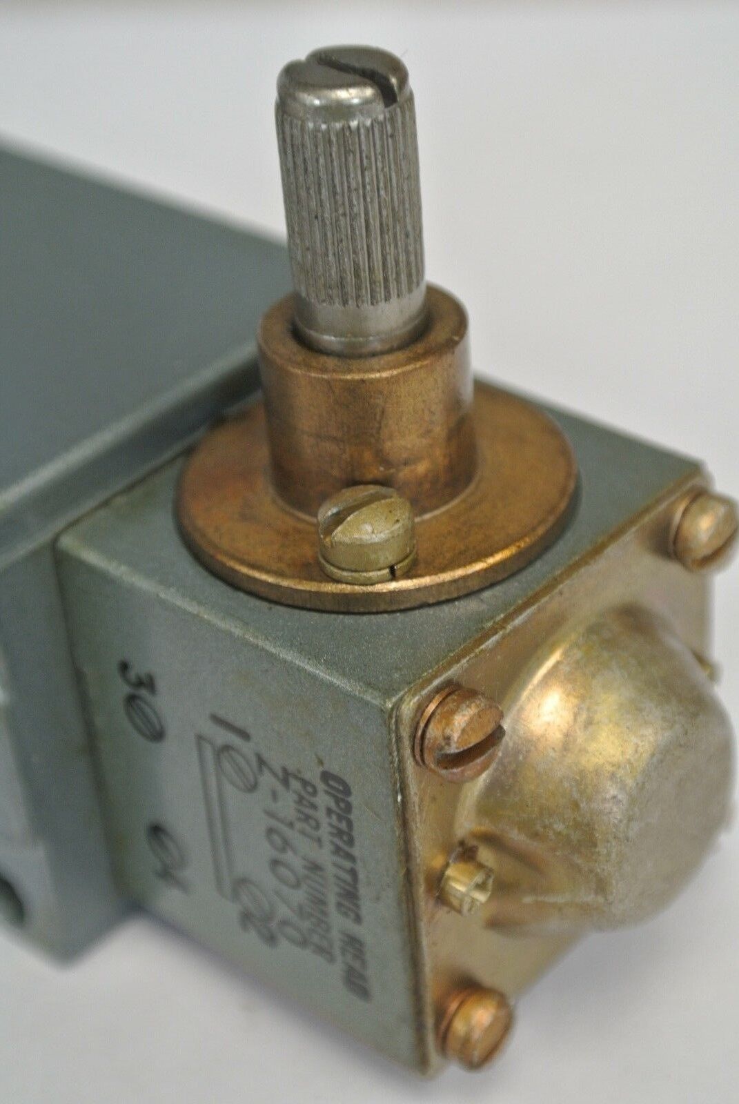 ALLEN-BRADLEY 802T-H2 / OILTIGHT LIMIT SWITCH / SPRING RETURN / NEW SURPLUS