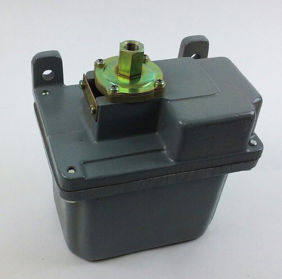 Square D PRESSURE SWITCH 9012GAR2 - Class 9012, Type GAR-2, Ser. B, Range 1-18