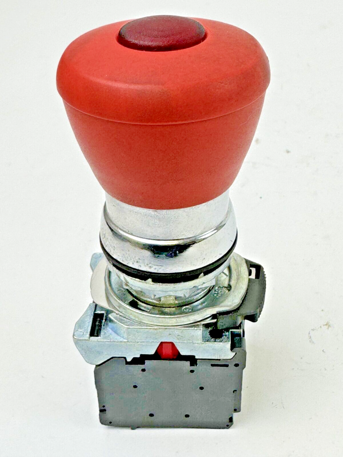 ALLEN-BRADLEY - 800F-N3W SER. B - RED PUSH BUTTON W/ 800F-X01 SER. A (X2)