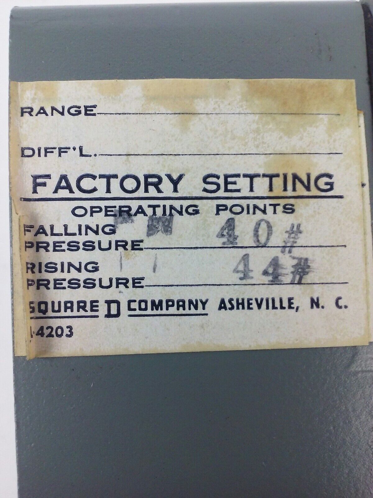 SQUARE D 9012 ACW5S38 SER.B, PRESSURE SWITCH, SET 40-44 PSI, FORM V, 9012 ACW5,