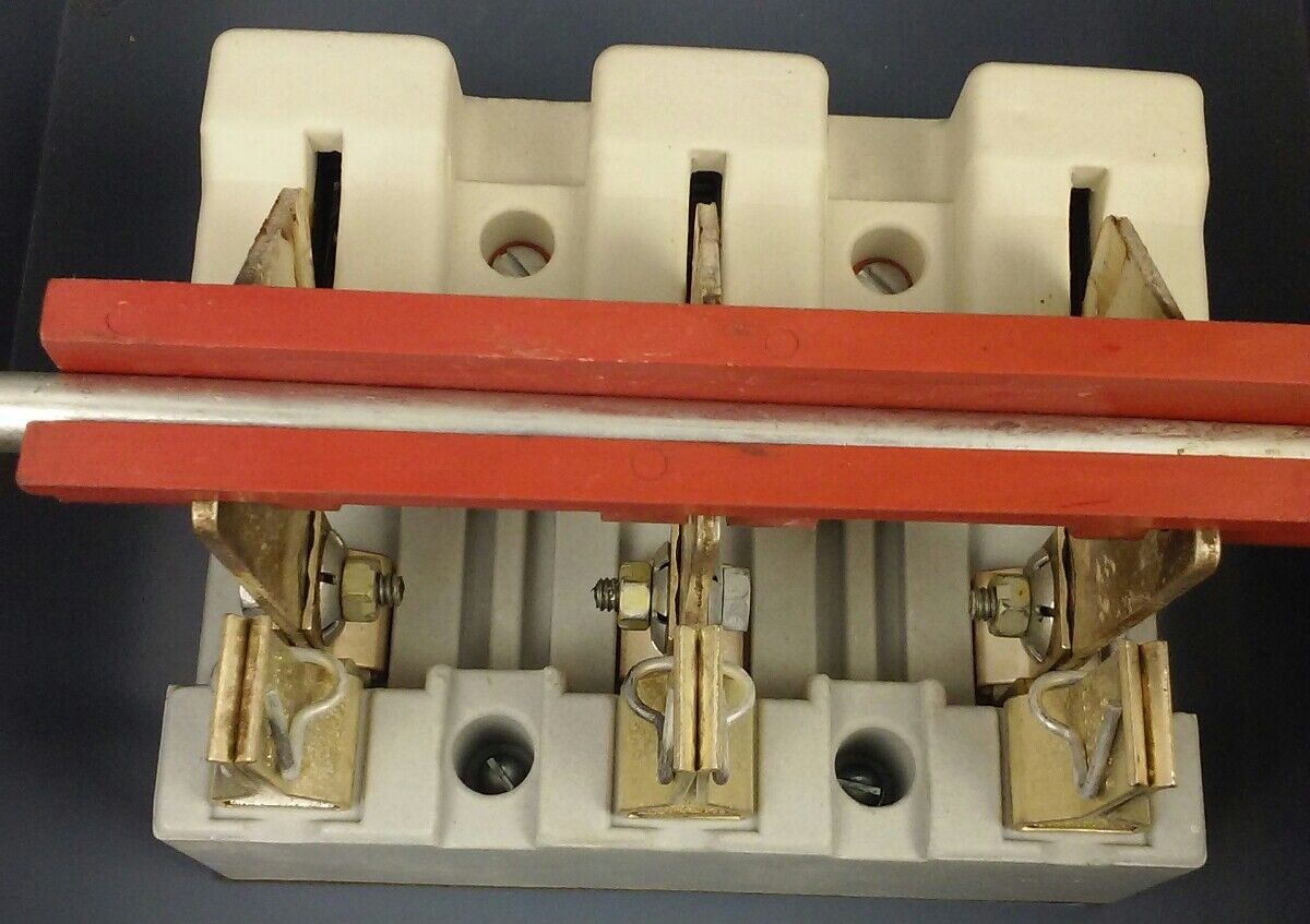 ARROW HART 24299R FUSIBLE ENCLOSED SWITCH TYPE HD, 3P, 3PH, 100A, 600V, NEMA 1