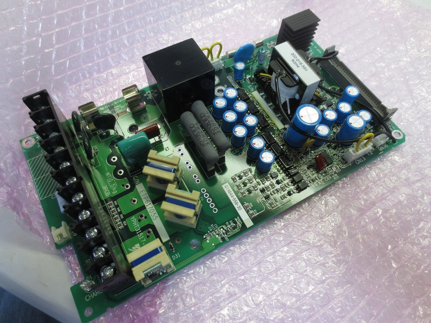 YASKAWA YPHT31517-1B / F7A25P5 FREQ. CONVERTER DRIVER BOARD 220V 3PH 5.5KW