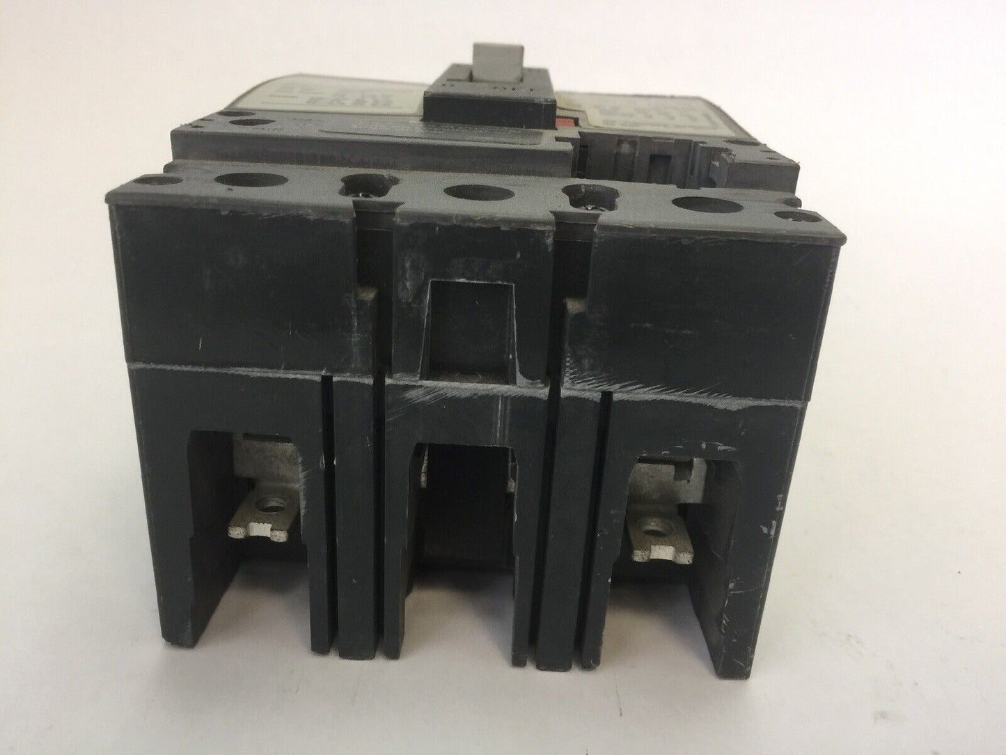 GE SEHA24AT0030 HI-BREAK CIRCUIT BREAKER 480VAC 30A 2P SPECTRA RMS NO TRIP UNIT