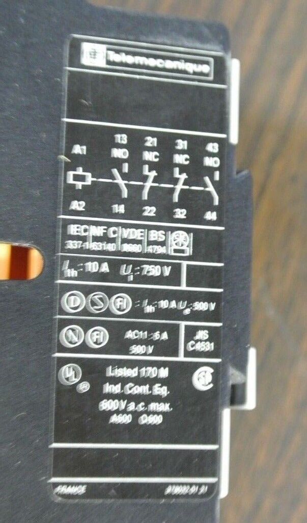 TELEMECANIQUE CA2DN22F6 CONTROL RELAY - 600VAC - 575V, 60Hz COIL - NEW SURPLUS