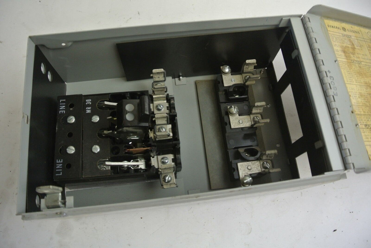 GE THFP361 - QMR-TYPE PANELBOARD UNIT - FUSIBLE SWITCH - 600VAC, 30A, 20HP MAX.
